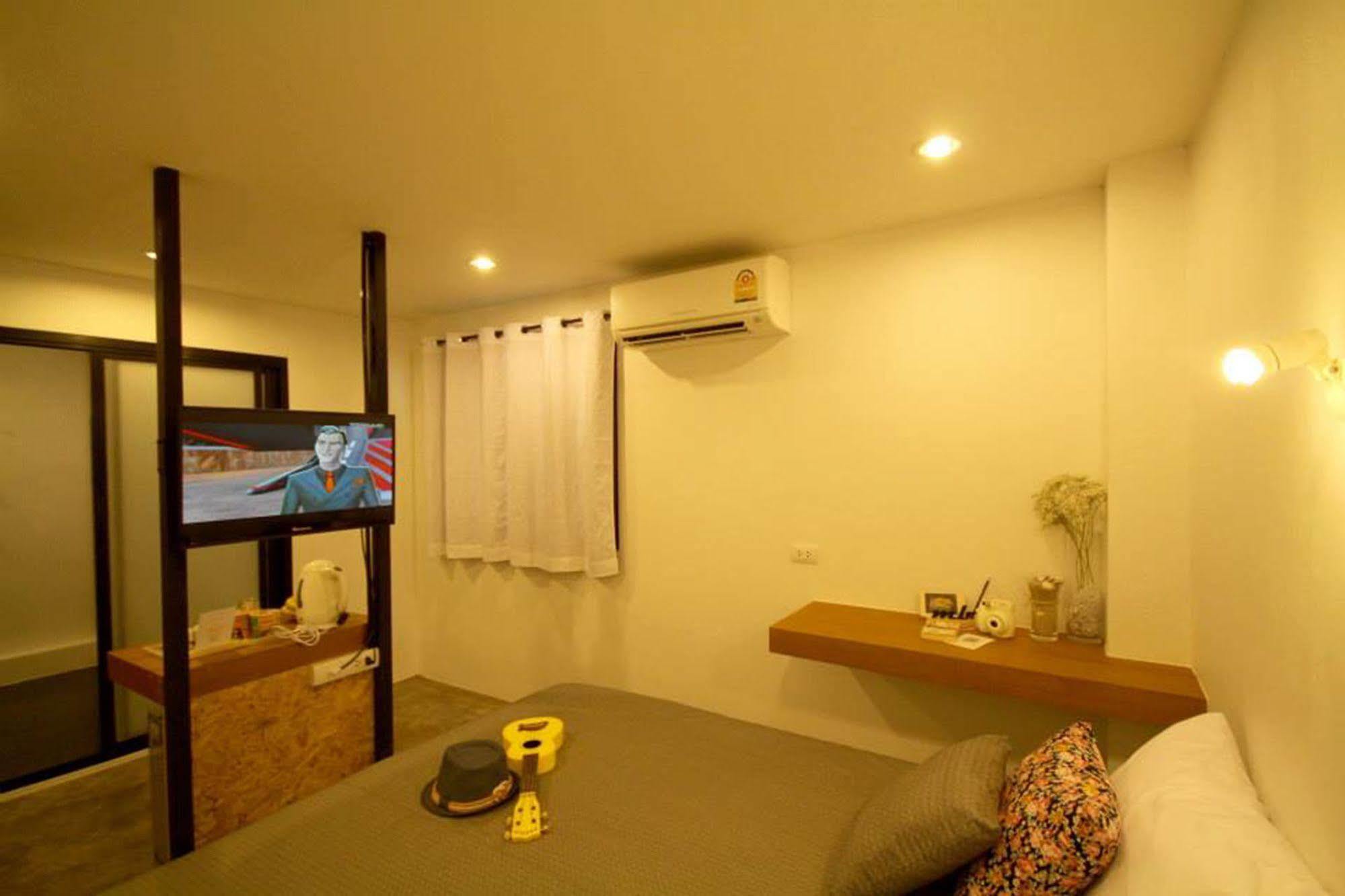 Mbed Phuket Hostel Buitenkant foto