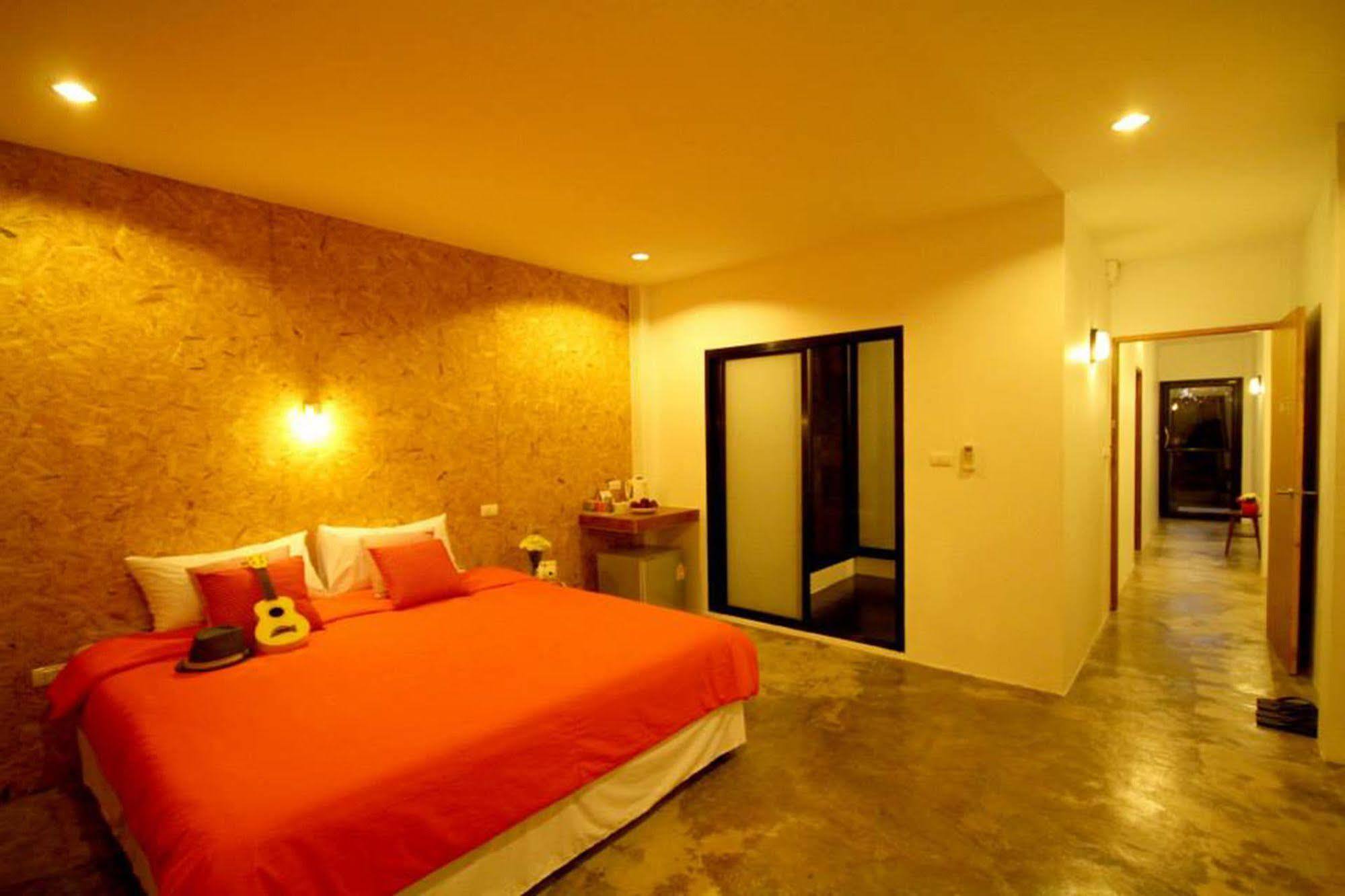 Mbed Phuket Hostel Buitenkant foto