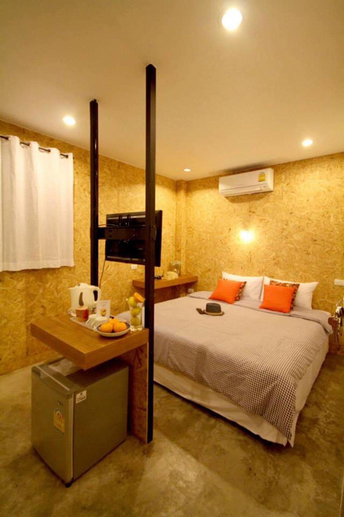 Mbed Phuket Hostel Buitenkant foto